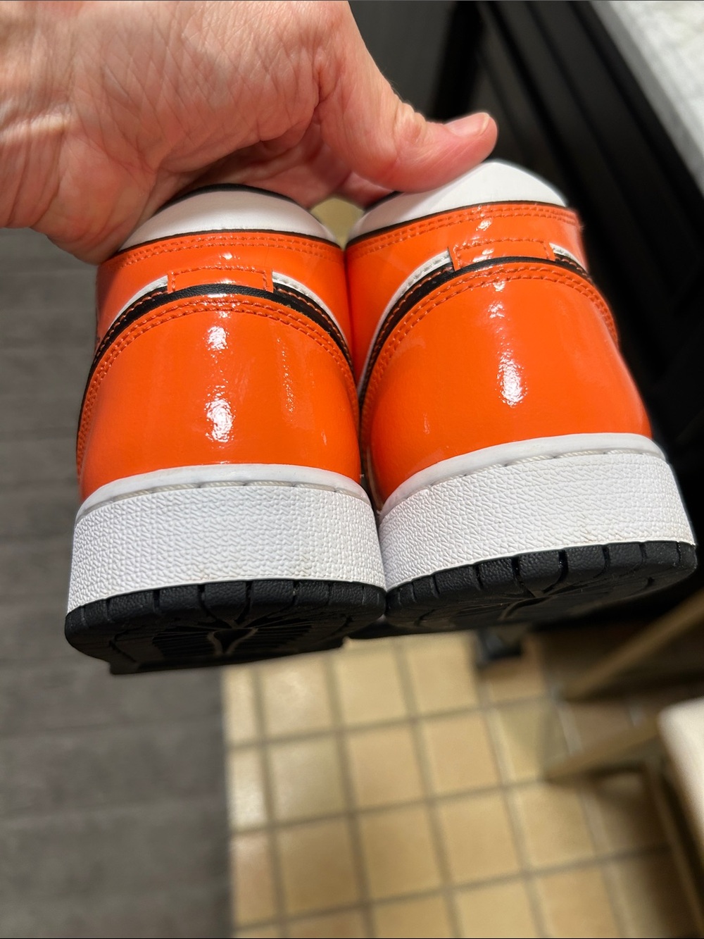 Nike Air Jordan 1 Mid SE GS "Turf Orange" 6.5Y (BQ6931-802) - Picture 6 of 11